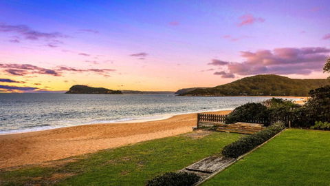 Absolute Beachfront On Stunning Pearl Beach - Tweed Heads Accommodation 3