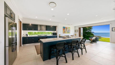 Absolute Beachfront On Stunning Pearl Beach - Tweed Heads Accommodation 4