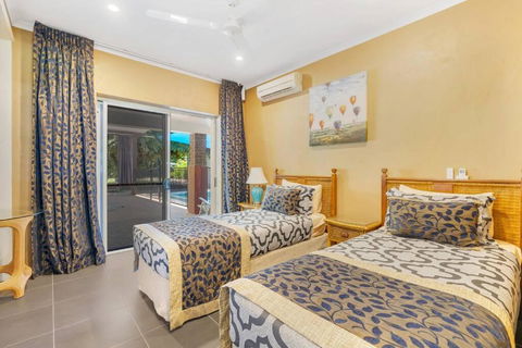 Absolute Beachfront WongaBelle- Pet Friendly - Tweed Heads Accommodation 2