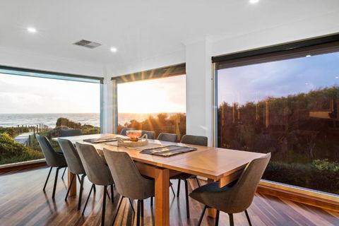 Absolute Oceanfront - Sunsets - Tweed Heads Accommodation 3