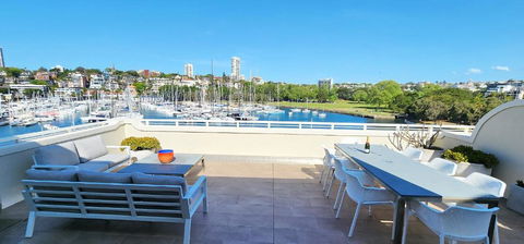 Absolute Waterfront With Oversized Private Terrace - Tweed Heads Accommodation 0