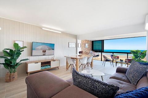 Absolutly Beachfront Surfers Paradise, Pure Shores! - Tweed Heads Accommodation 4