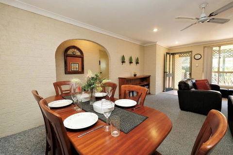 Acacia - Tweed Heads Accommodation 1
