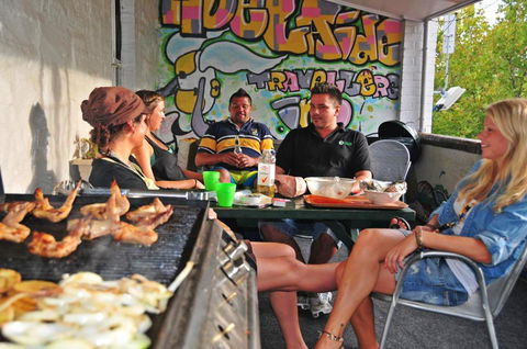 Adelaide Travellers Inn Backpackers Hostel - Tweed Heads Accommodation 0