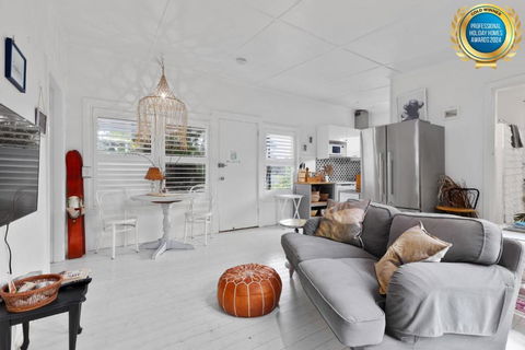 Adrift - Pet-friendly - 5 Min Walk To Bay - Rustic Charm - Tweed Heads Accommodation 0