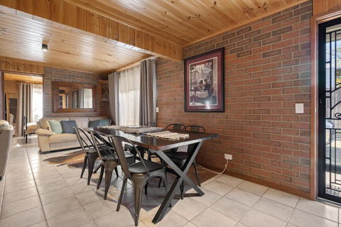 Affordable GEM In The Heart Of Inverloch - Tweed Heads Accommodation 3