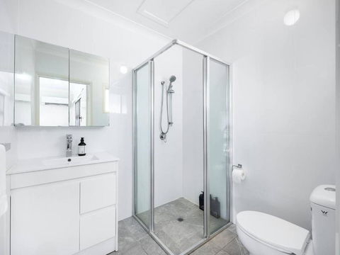 Affordable Studio Steps From UQ Shops And Transit - Tweed Heads Accommodation 4