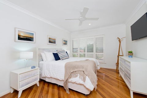 Adrift At Dolphin Cove Apt 5 - Riverfront Modern - Tweed Heads Accommodation 4