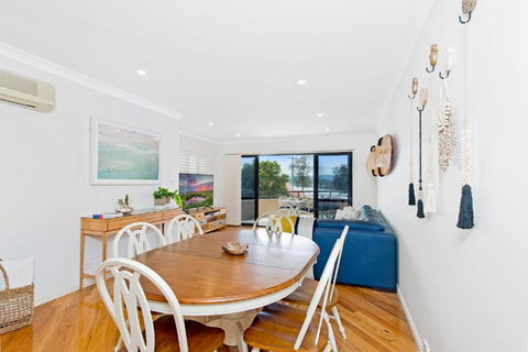 Adrift At Dolphin Cove Apt 5 - Riverfront Modern - Tweed Heads Accommodation 2