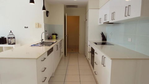 Aircon, Nespresso, Wine - Tweed Heads Accommodation 2