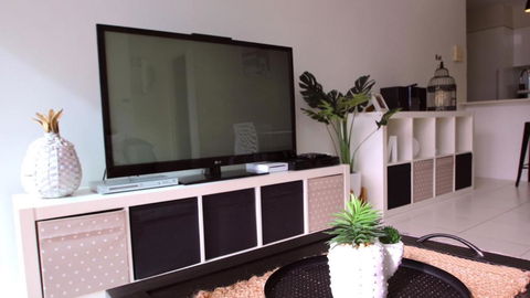 Aircon, Nespresso, Wine - Tweed Heads Accommodation 4