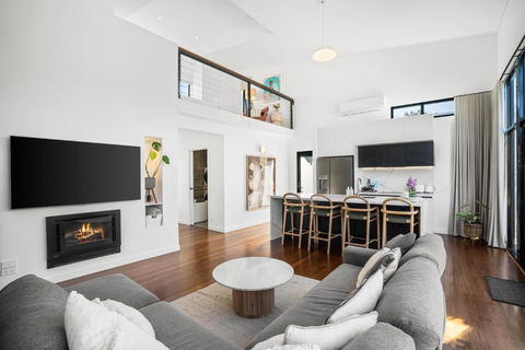 Aireys Inlet Getaway - Tweed Heads Accommodation 0