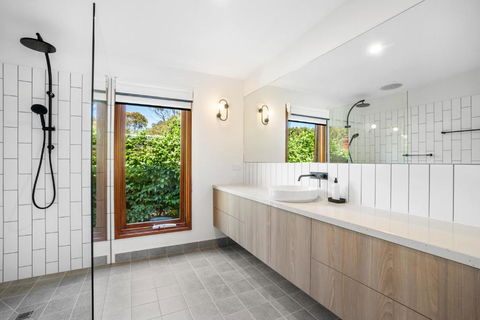 Aireys Inlet Getaway - Tweed Heads Accommodation 4