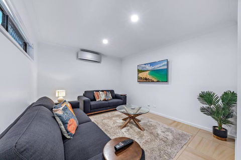 Airlie Beach Home - Tweed Heads Accommodation 1