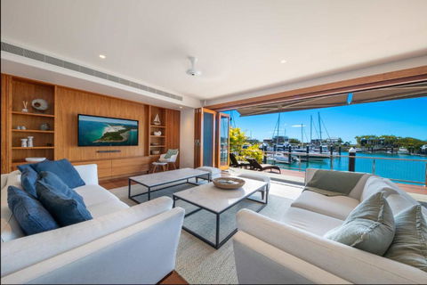Airlie Beach Marina-Front Luxury At 10 The Cove - Tweed Heads Accommodation 0
