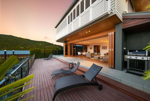 Airlie Beach Marina-Front Luxury At 10 The Cove - Tweed Heads Accommodation 3