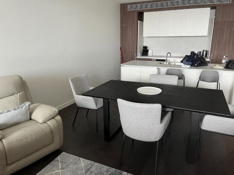 AKS Honeysuckle - Tweed Heads Accommodation 1