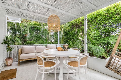 Alabaster Byron - Tweed Heads Accommodation 0