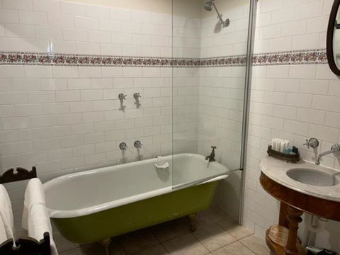 Albert Hotel Daylesford - Tweed Heads Accommodation 1