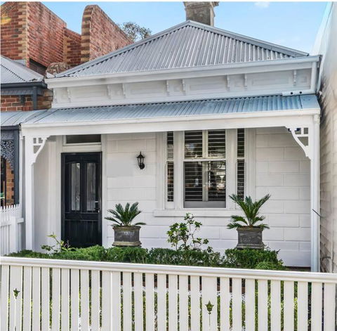 Albert Park Bespoke Brilliance 4Bed 2Bath - Tweed Heads Accommodation 0