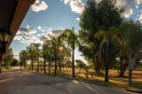 Albert Park Motor Inn-KING BEDS-POOL-SHADED PARKING - Tweed Heads Accommodation 2