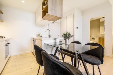 Alluring Oasis In The Heart Of South Melbourne - Tweed Heads Accommodation 2