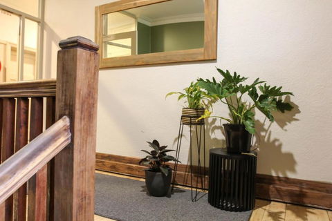 Alpine Hotel, Eat Drink Sleep - Tweed Heads Accommodation 1