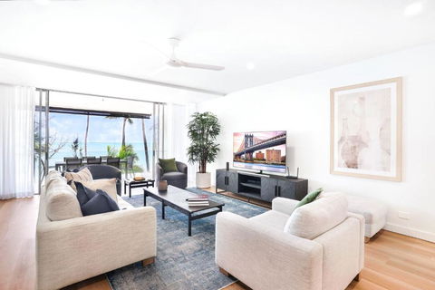 Amaroo - Luxury Apartment Overlooking The Coral Sea - Tweed Heads Accommodation 3
