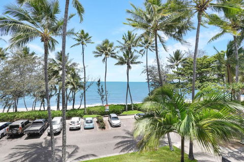 Amaroo - Luxury Apartment Overlooking The Coral Sea - Tweed Heads Accommodation 2