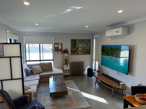 Amazing Air Austral With AC And Built-in Wardrobe - Tweed Heads Accommodation 0