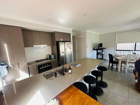 Amazing Air Austral With AC And Built-in Wardrobe - Tweed Heads Accommodation 4