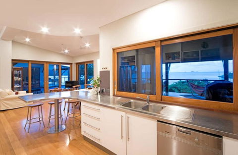 Amazing Whitsunday Views At High Tide - Tweed Heads Accommodation 3