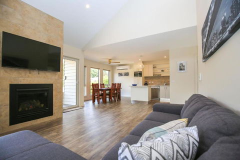 Amber Mist Villa - Two - Tweed Heads Accommodation 2