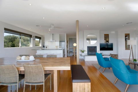 Anchor Beachfront Retreat Water Views, On The Beach - Tweed Heads Accommodation 4