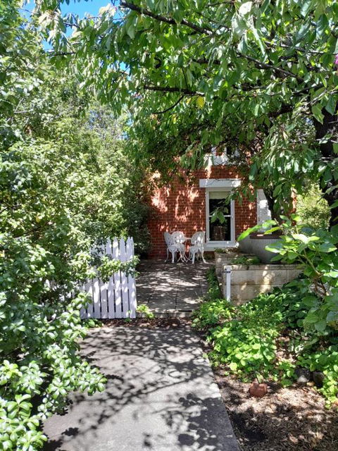 Annies Garden Cottage - Tweed Heads Accommodation 0