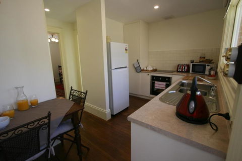 Annies Garden Cottage - Tweed Heads Accommodation 1
