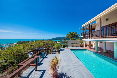 Airlie Beach Seaviews - Tweed Heads Accommodation 2