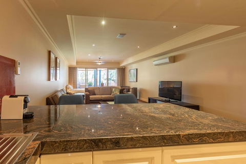 Apartment 2, 9 River Lane Mannum - Tweed Heads Accommodation 1