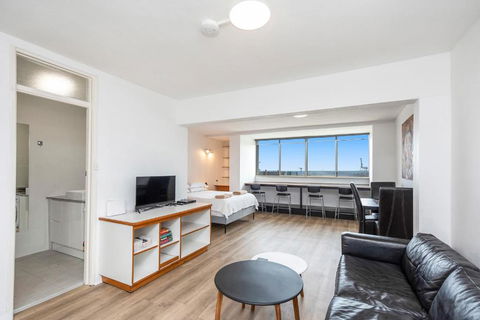 Apartment 201 - Fremantle Studio Apartment With Ocean And Harbour Views - Tweed Heads Accommodation 4