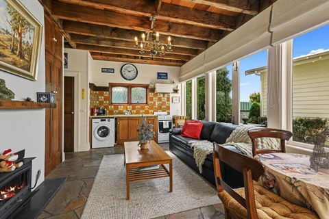 Apollo Bay Guesthouse - Tweed Heads Accommodation 1