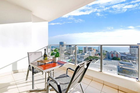 Arafura Suites - Dual-Studio Resort-style Getaway - Tweed Heads Accommodation 2