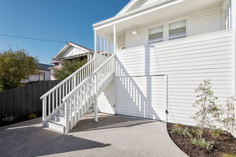 Architectural Brilliance - Sandy Bay - Tweed Heads Accommodation 0