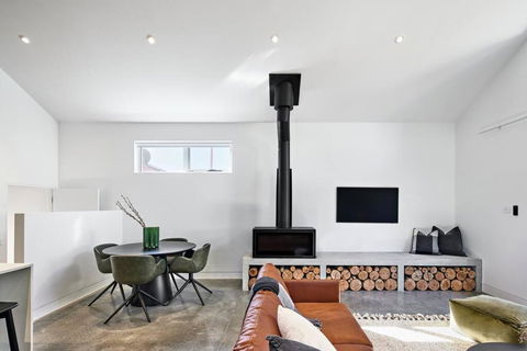 Architectural Brilliance - Sandy Bay - Tweed Heads Accommodation 3