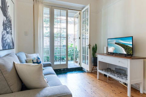 Art Deco 1 Bed Apt Close To Beach & CBD - Tweed Heads Accommodation 1