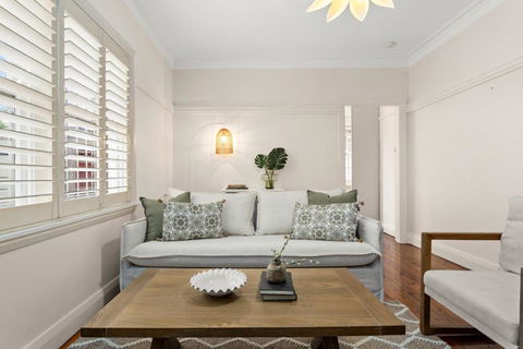 Art Deco Coastal Living, Minutes To The Sand - Tweed Heads Accommodation 0