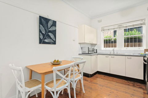 Art Deco Coastal Living, Minutes To The Sand - Tweed Heads Accommodation 3
