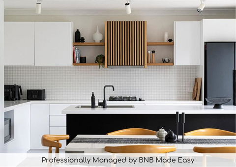 Artful Abode - Duntryleague, Vibrant Decor - Tweed Heads Accommodation 0