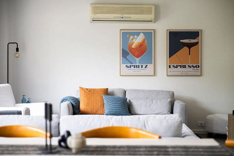 Artful Abode - Duntryleague, Vibrant Decor - Tweed Heads Accommodation 3