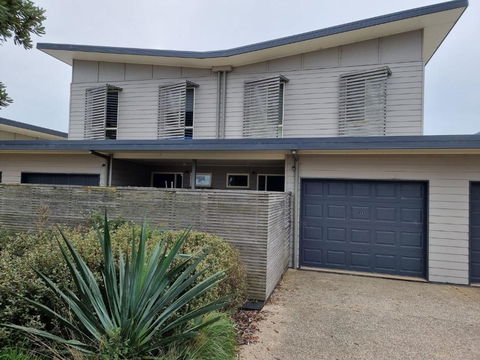At Broadbeach Inverloch - Tweed Heads Accommodation 0