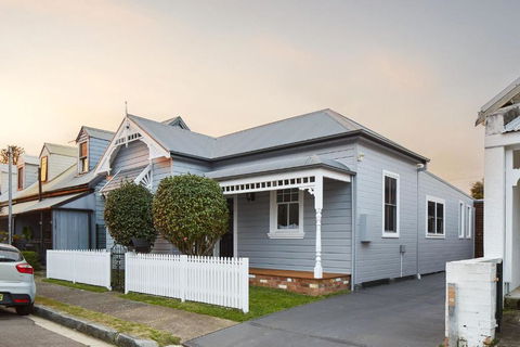 Austin Cottage - Tweed Heads Accommodation 0